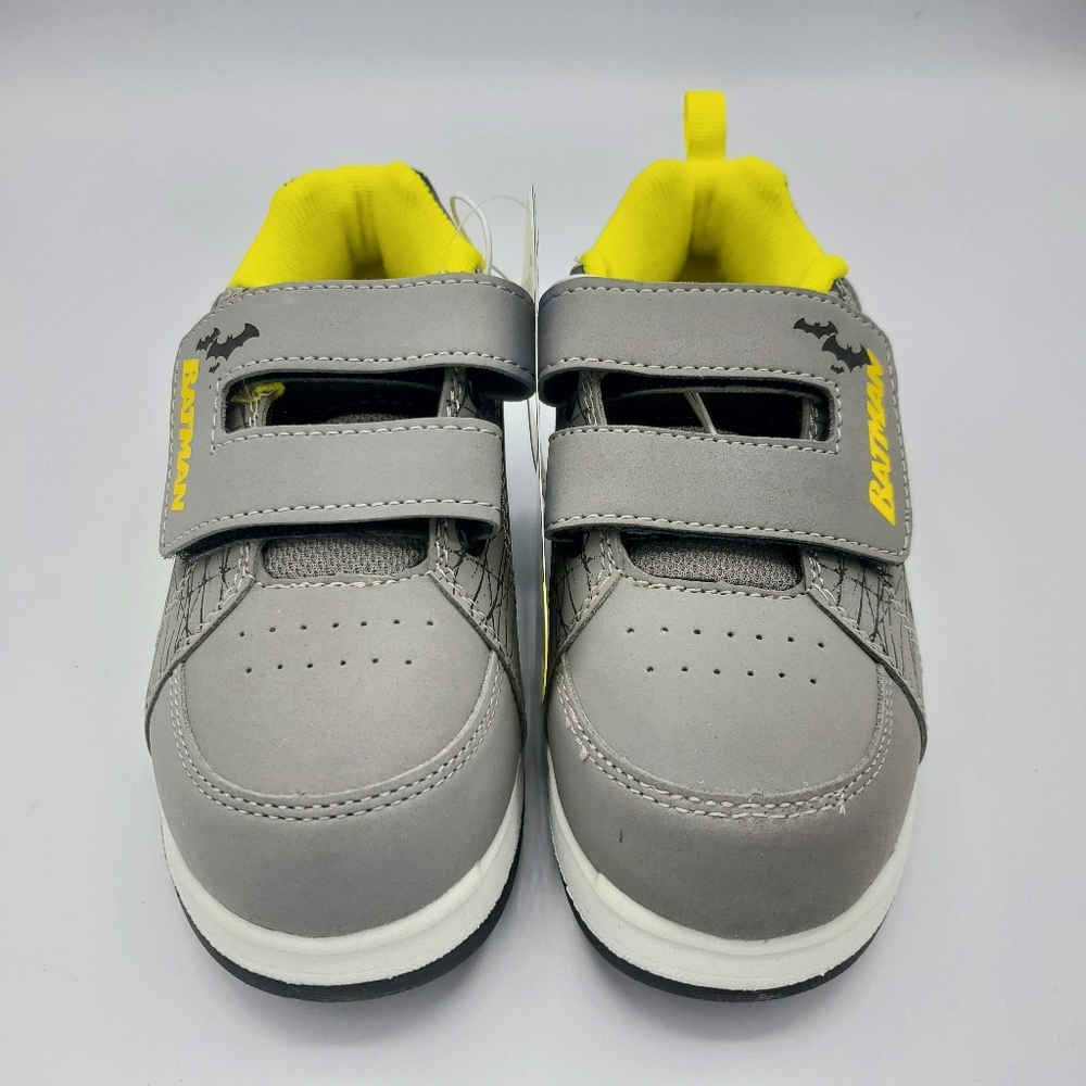 Batman Boys Black/Yellow/Silver Light Up Shoes 13 - Picture 2 of 9